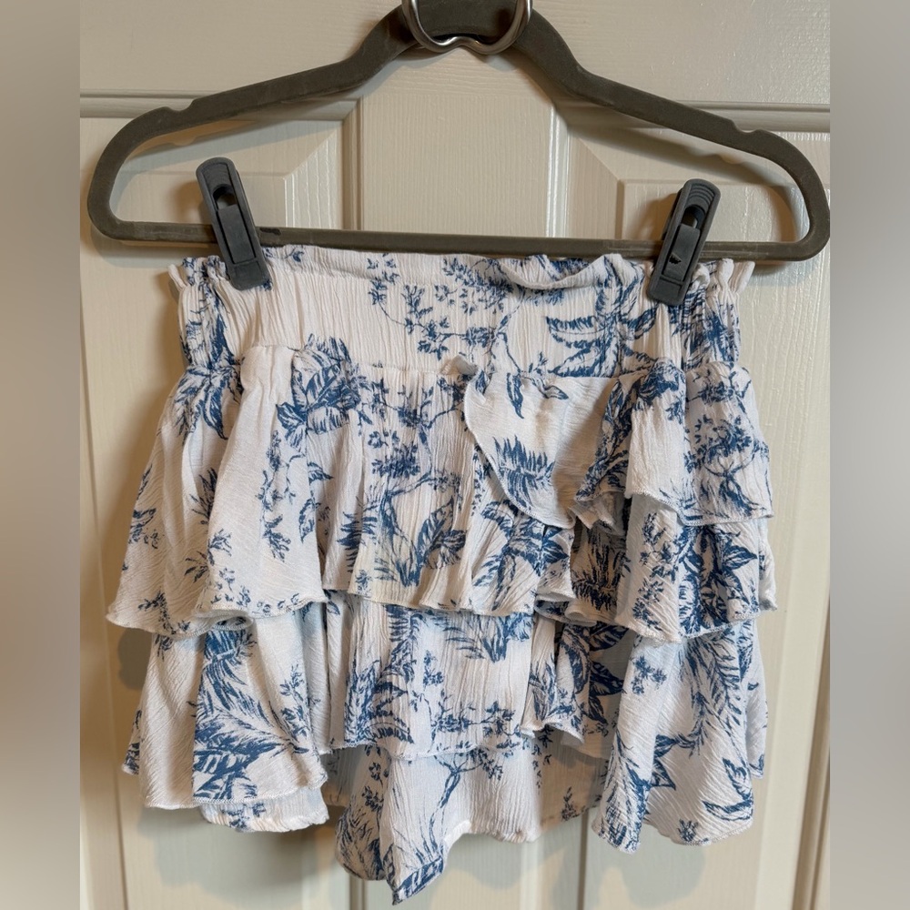 2/$10 Vintage Havana ruffled shorts. Size small. GUC. Buy 2 items to save